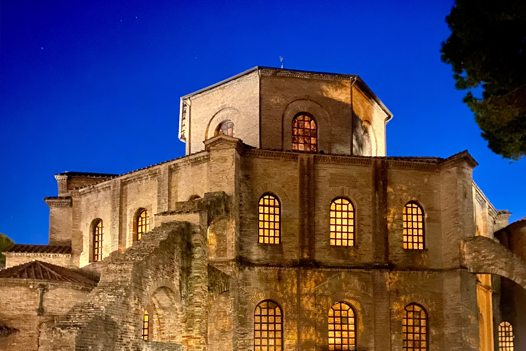 SCOPRI RAVENNA SOTTO LE STELLE CON MOSAICO DI NOTTE
